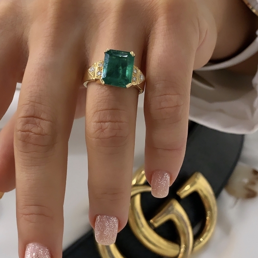 PIERŚCIONEK ZE SZMARAGDEM ~3.00CT ORAZ BRYLANTAMI WYKONANY ZE ZŁOTA