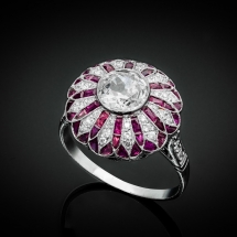 Platynowy pierścionek Art Deco z rubinami caree 2.55ct