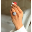 Artystyczny platynowy pierścionek z doszlifowanymi szafirami