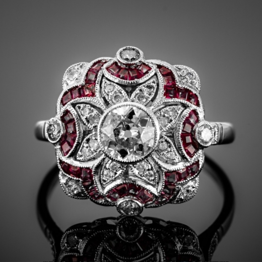 Artystyczny platynowy pierścionek ART DECO z rubinami